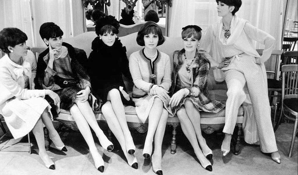 Gina Lollobrigida surrounded by Chanel models wearing suits two tone shoes. Couture Fall 1964 photo Chanel